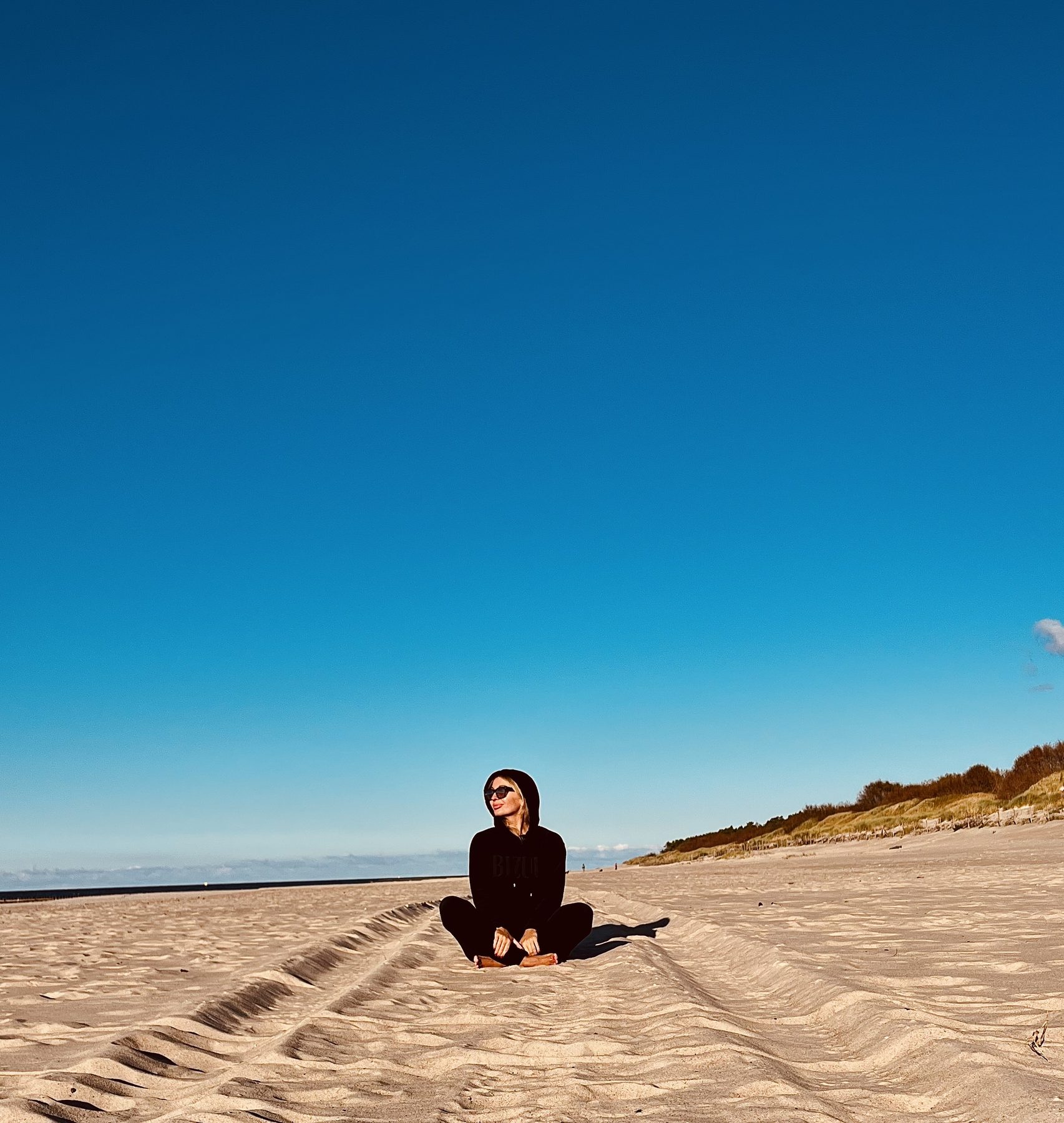 Sylwia Gaj na plaży, nad brzegiem morza